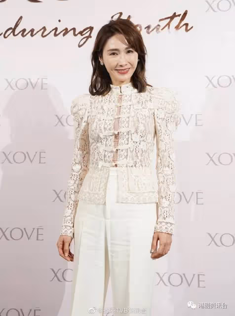 魚尾紋現形仍難掩美貌!51歲前TVB花旦戴22萬鑽戒出席自家品牌活動