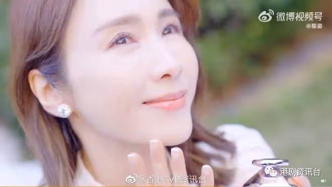 魚尾紋現形仍難掩美貌!51歲前TVB花旦戴22萬鑽戒出席自家品牌活動