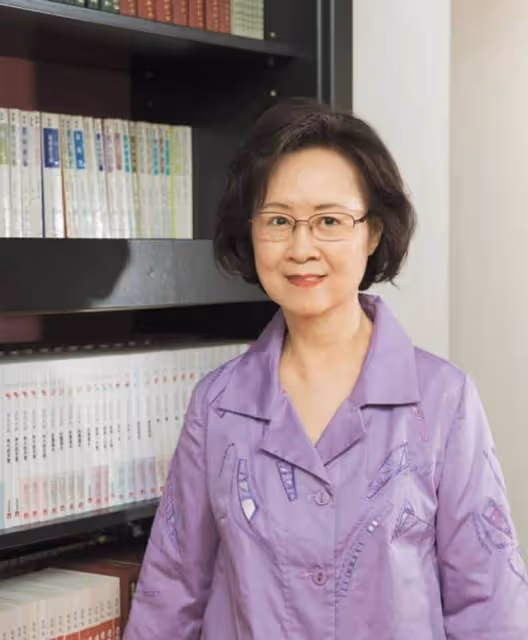 84歲瓊瑤容顏不老!皮膚白嫩紅潤疑做醫美,同框不輸小16歲林青霞
