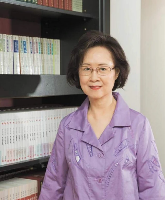 84歲瓊瑤容顏不老!皮膚白嫩紅潤疑做醫美,同框不輸小16歲林青霞