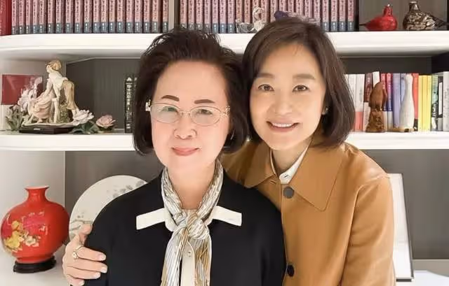 84歲瓊瑤容顏不老!皮膚白嫩紅潤疑做醫美,同框不輸小16歲林青霞