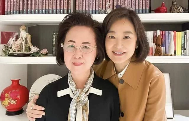 84歲瓊瑤容顏不老!皮膚白嫩紅潤疑做醫美,同框不輸小16歲林青霞