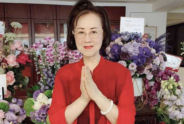 84歲瓊瑤容顏不老!皮膚白嫩紅潤疑做醫美,同框不輸小16歲林青霞