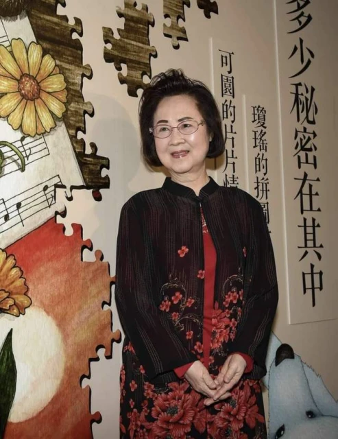 84歲瓊瑤容顏不老!皮膚白嫩紅潤疑做醫美,同框不輸小16歲林青霞