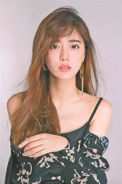 阿蘭手捧天價天珠疑炫富，網友說把一套湯臣一品的房子帶在身上了