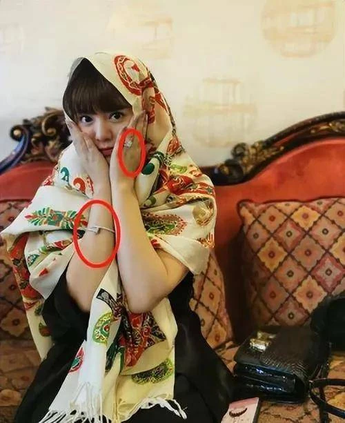 阿蘭手捧天價天珠疑炫富,網友說把一套湯臣一品的房子帶在身上了