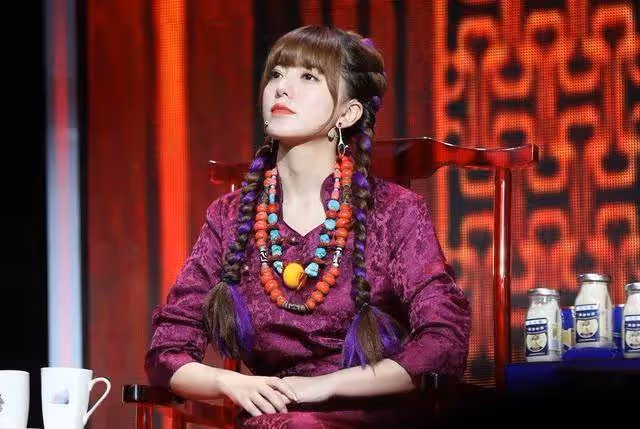 阿蘭手捧天價天珠疑炫富，網友說把一套湯臣一品的房子帶在身上了