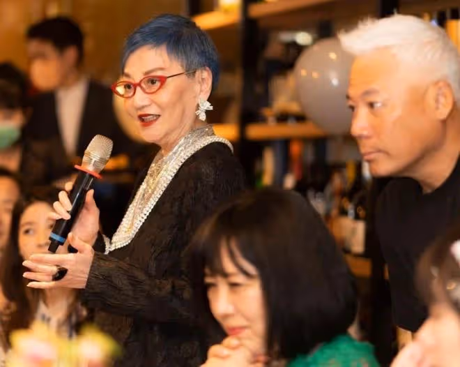 巫啟賢60歲大壽眾星雲集!模特妻子罕露面身材好,22歲女兒太像爸