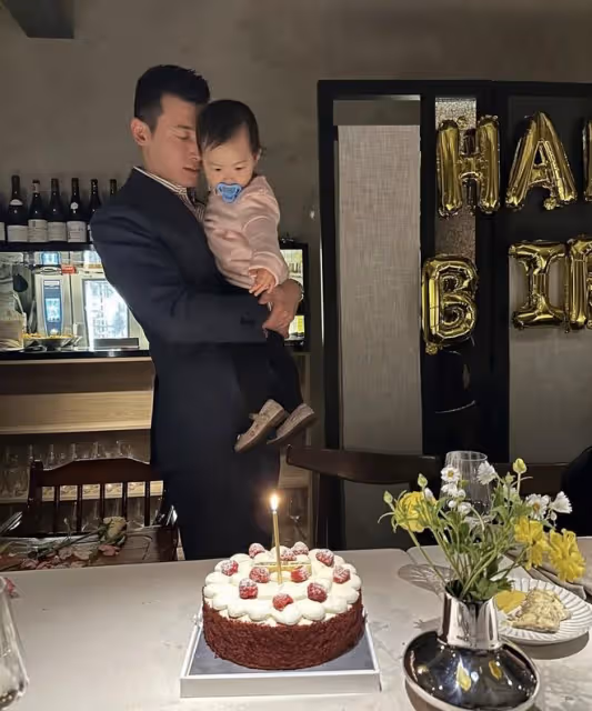 朱珠為丈夫慶祝38歲生日,王昀佳抱著女兒許願,拍全家福溫情滿滿