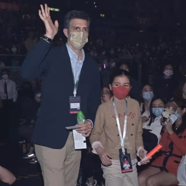 梁詠琪5年後再開演唱會,丈夫女兒現身,成龍劉德華送花籃排面足