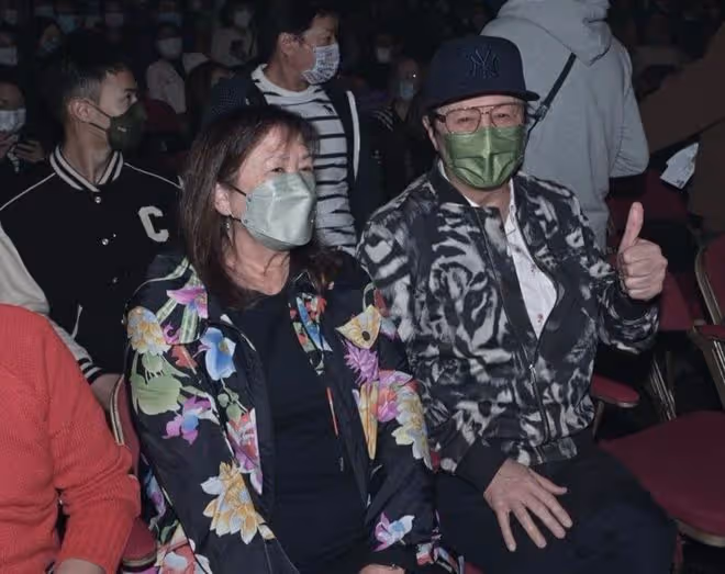 梁詠琪5年後再開演唱會,丈夫女兒現身,成龍劉德華送花籃排面足