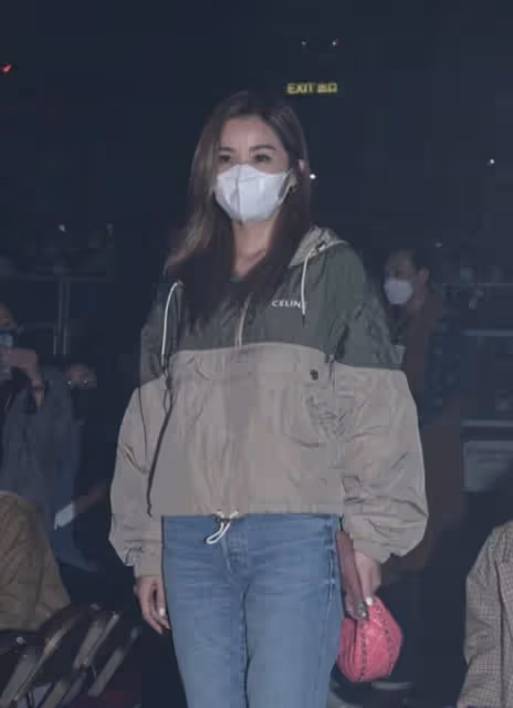 梁詠琪5年後再開演唱會,丈夫女兒現身,成龍劉德華送花籃排面足