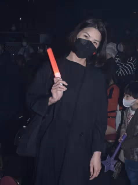 梁詠琪5年後再開演唱會,丈夫女兒現身,成龍劉德華送花籃排面足