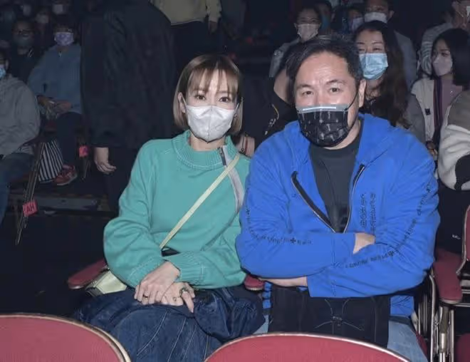 梁詠琪5年後再開演唱會,丈夫女兒現身,成龍劉德華送花籃排面足