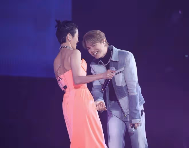梁詠琪5年後再開演唱會,丈夫女兒現身,成龍劉德華送花籃排面足