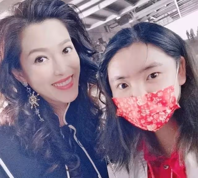 自信！知名女星愛女無懼吐槽自認甜美可愛，曾曝身高159體重176磅