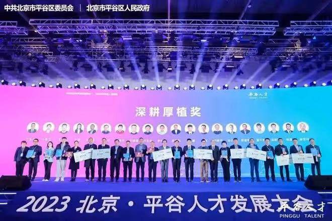 董宇輝：回應「去輝化」，待遇風波看清楚這兩人的格局，字字珠璣