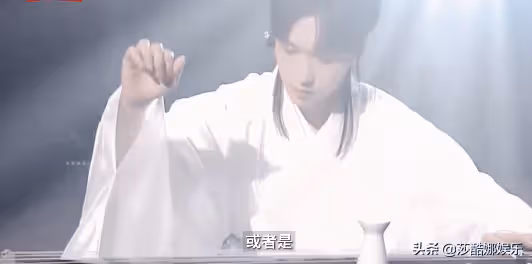 張藝興說偶像和演員都要有態度上熱搜,這才是明星應有的樣子,贊