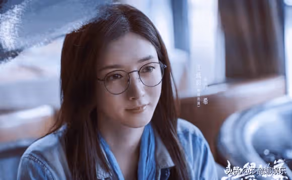 張藝興說偶像和演員都要有態度上熱搜,這才是明星應有的樣子,贊