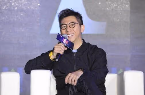 再怎麼裝成「哥倆好」的樣子,胡海泉與黃征也回不到從前了