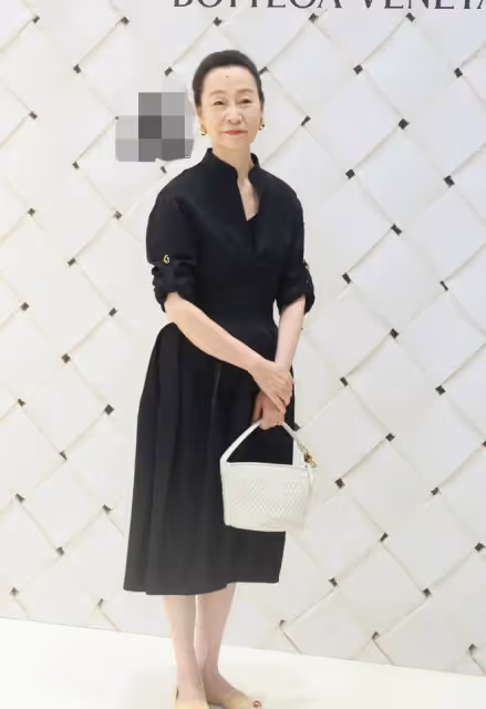 眾星現身品牌活動:吳千語小腹隆起疑有孕,馬伊琍臉垮被指整容
