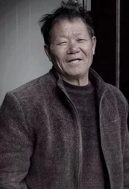 一路走好!三農網紅妞妞爸爸猝逝,苦日子剛熬出頭,女兒剛出月子