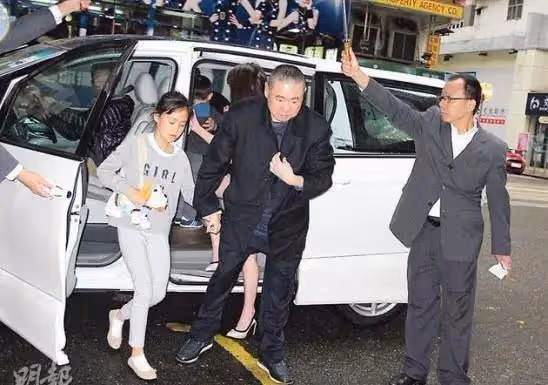 鄧光榮:怒懟劉鑾雄,與霍英東平起平坐,死後卻因女人跌落神壇?
