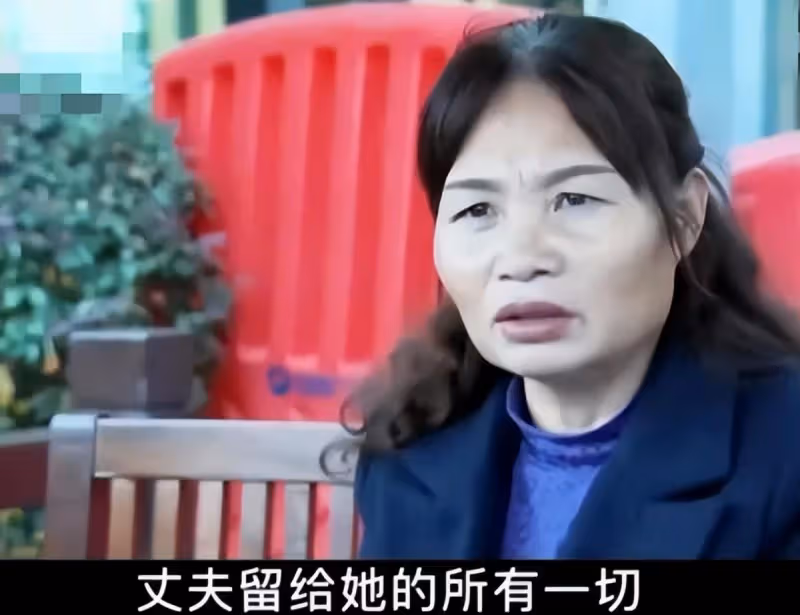 父親去世100天,母親帶男友同居並驅趕女兒,6年後家產易主:活該
