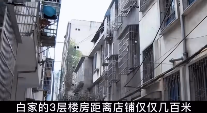 父親去世100天,母親帶男友同居並驅趕女兒,6年後家產易主:活該