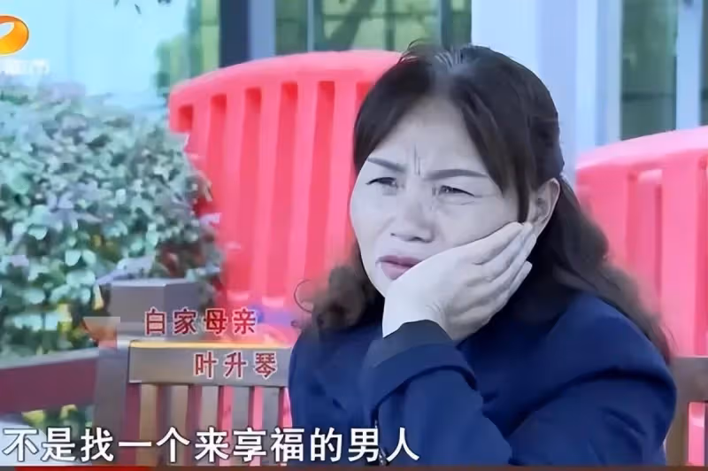 父親去世100天,母親帶男友同居並驅趕女兒,6年後家產易主:活該