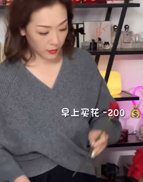 53歲港姐公開花銷惹爭議!1天不出門也要花2040元,已住杭州2年