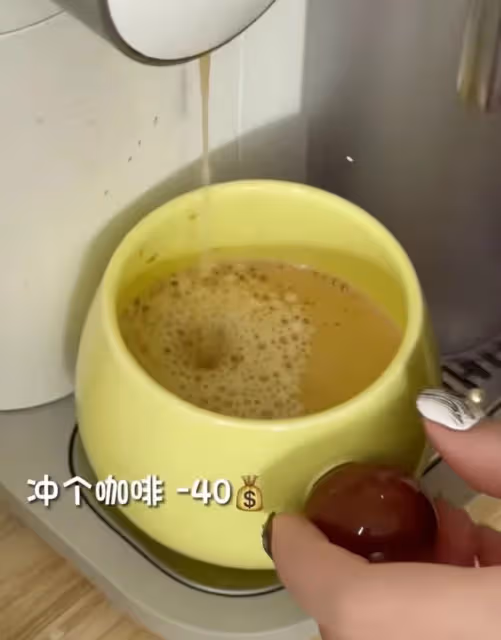 53歲港姐公開花銷惹爭議!1天不出門也要花2040元,已住杭州2年