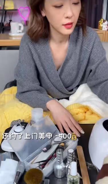 53歲港姐公開花銷惹爭議!1天不出門也要花2040元,已住杭州2年