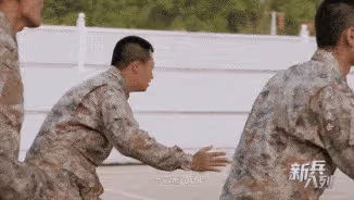 「以前想當說唱歌手,現在我只想當空降兵!」