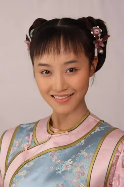 「浣碧」藍盈瑩豪華房車內跳舞!穿露背裝大秀身材,小蠻腰太吸睛