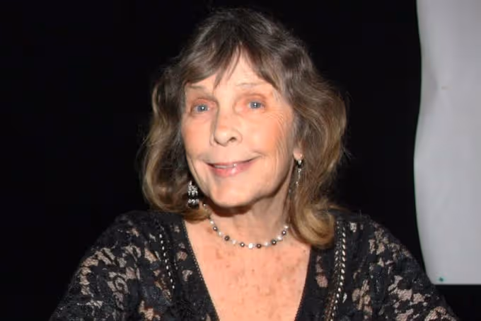 斯黛拉斯蒂文斯去世，曾與貓王合作，生前住養老院，兒子公布噩耗