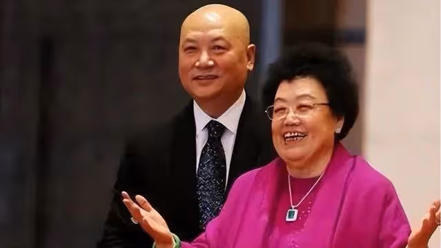 中國女首富陳麗華：娶小11歲「唐僧」，結婚33年卻從未叫對方名字