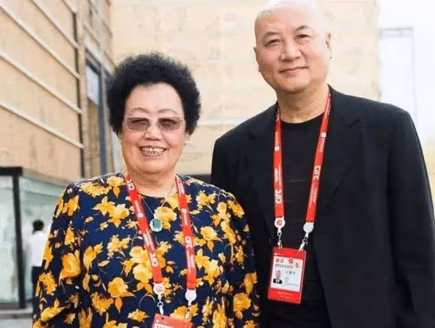 中國女首富陳麗華：娶小11歲「唐僧」，結婚33年卻從未叫對方名字