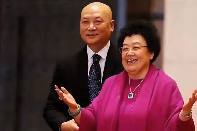 中國女首富陳麗華：娶小11歲「唐僧」，結婚33年卻從未叫對方名字