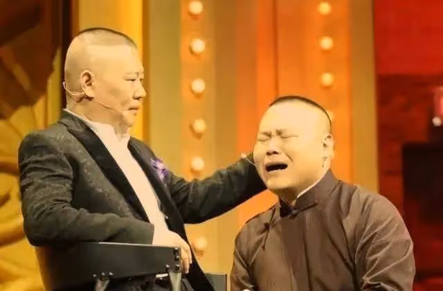 因6塊錢被當眾罵了3小時，岳雲鵬經歷至暗時刻，還好遇見了徐紅