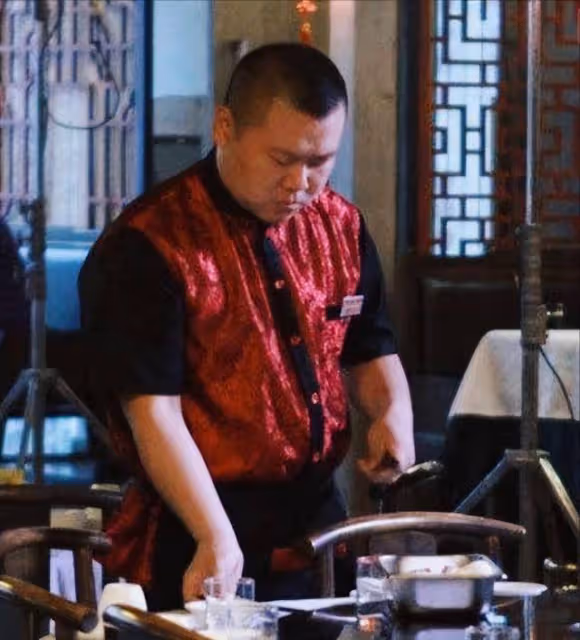因6塊錢被當眾罵了3小時，岳雲鵬經歷至暗時刻，還好遇見了徐紅