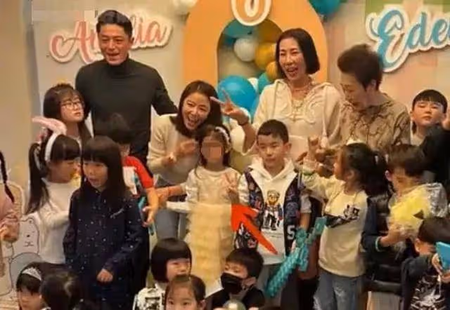 女兒被曝光卻懟大陸人，林心如雙標遭全網嘲，數小時掉粉上萬