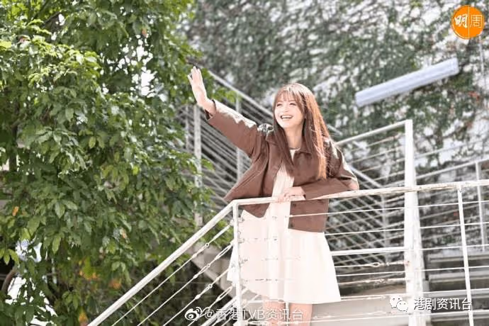 研究系碩士空姐變演員!TVB新簽約女人不敢做《四十二章》顧問