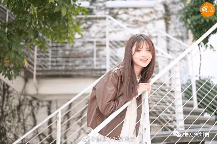 研究系碩士空姐變演員!TVB新簽約女人不敢做《四十二章》顧問