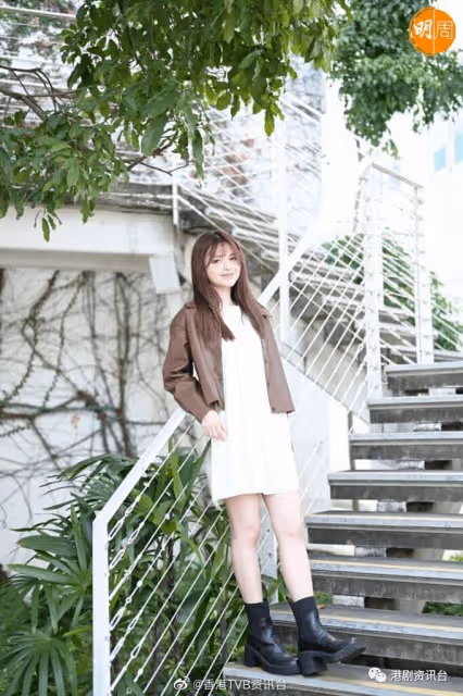 研究系碩士空姐變演員!TVB新簽約女人不敢做《四十二章》顧問