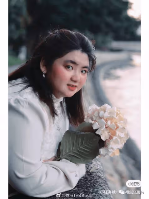 TVB星二代何嘉珍轉戰某書宣揚自信美！強調：美是不被定義的