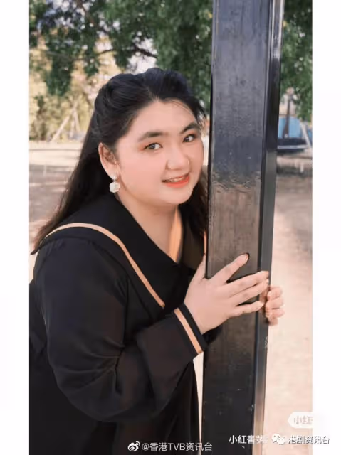 TVB星二代何嘉珍轉戰某書宣揚自信美！強調：美是不被定義的