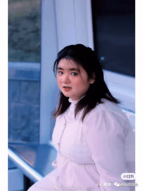 TVB星二代何嘉珍轉戰某書宣揚自信美！強調：美是不被定義的