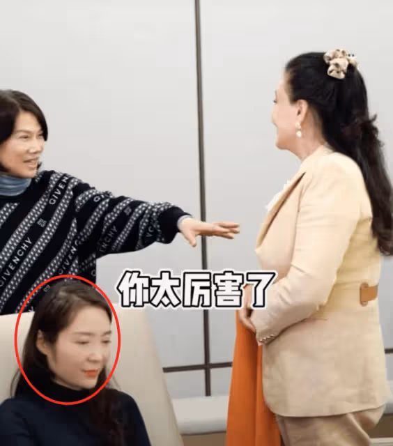張蘭濃妝艷抹見素顏董明珠舉止畏縮放不開,被嘲女企業家和女網紅既視感