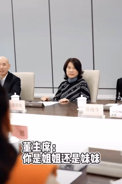 張蘭濃妝艷抹見素顏董明珠舉止畏縮放不開,被嘲女企業家和女網紅既視感